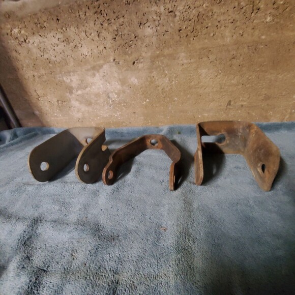 Vintage Saddle Shackle Brackets Porcelain Spool Insulators 3/4 Hole 3" x 4" - Picture 4 of 8